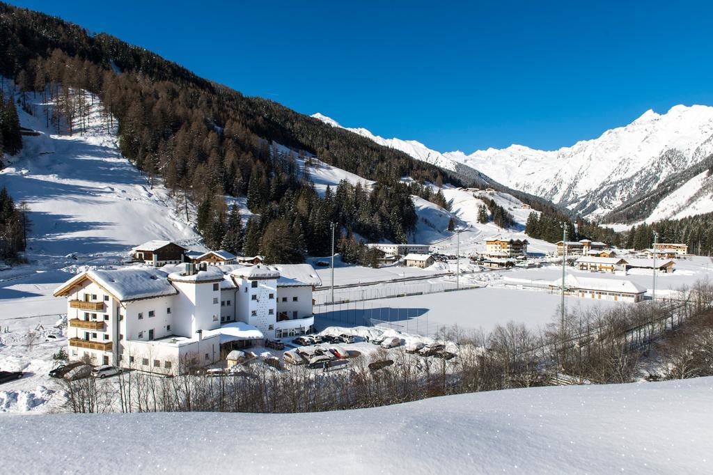 Hotel Alpin Colle Isarco Exterior photo